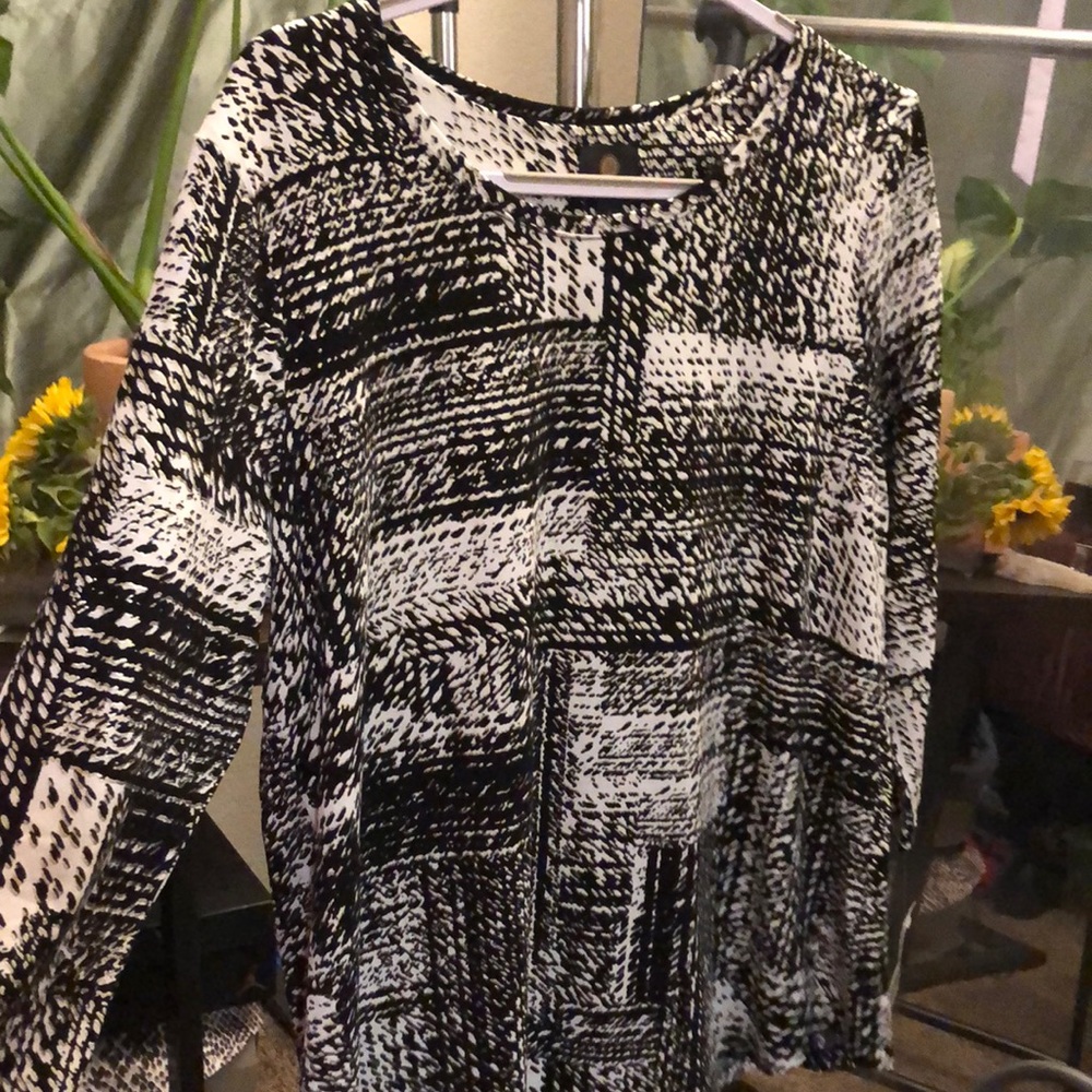 JM collection blouse multi color white black metallic gold